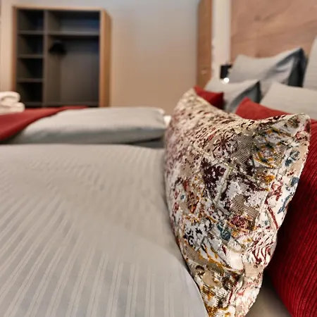 Boutique Alpi Mit Sauna & Kino