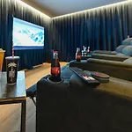 Boutique Alpi Mit Sauna & Kino Semesterbostad *